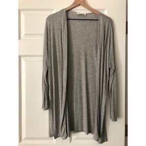 Carly Jean Los Angeles basic charcoal grey kimono